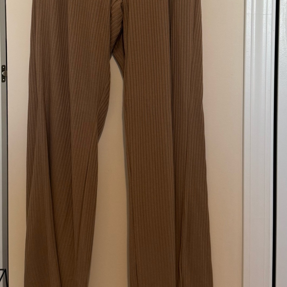 Tan Ribbed Lounge Set - Picture 4 of 4